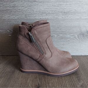 Indigo Road Naoko Wedge Ankle Booties Size 6.5